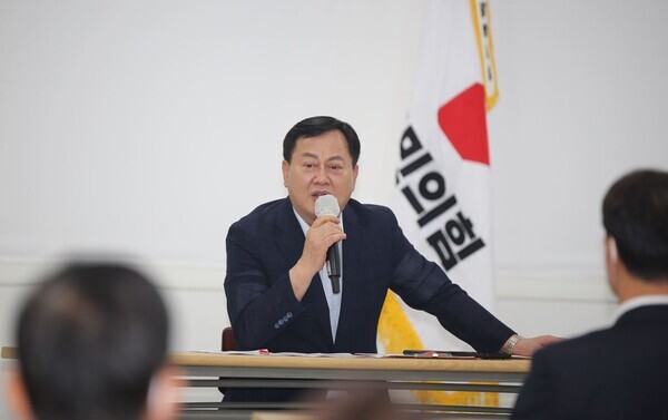 국민의힘 이은권 대전시당위원장이 1일 대전시당사에서 열린 시·구의원 간담회에서 인사말을 하고 있다.
