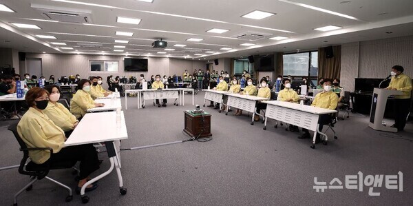 대전 유성구의회 의원들은 23일 유성구청 4층 종합상황실에서 진행된 '2022년 을지연습'을 참관하고 관계자들을 격려했다. / 대전 유성구의회 제공