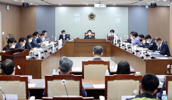 충남도의회 '충청남도의료원 원장 후보자 인사청문특별위원회'는 지난 25일 박래경 홍성의료원장 후보자에 대한 인사청문회를 실시했다. / 충남도의회 제공