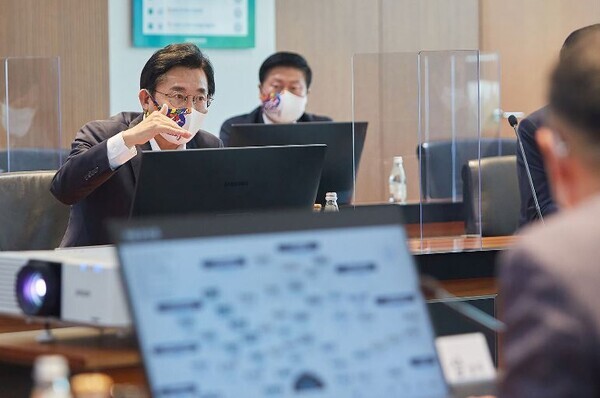 박경귀 아산시장은 지난 26일 삼성전자 온양캠퍼스를 방문해 기업 현황을 파악하고 애로사항을 청취했다. / 아산시청 제공