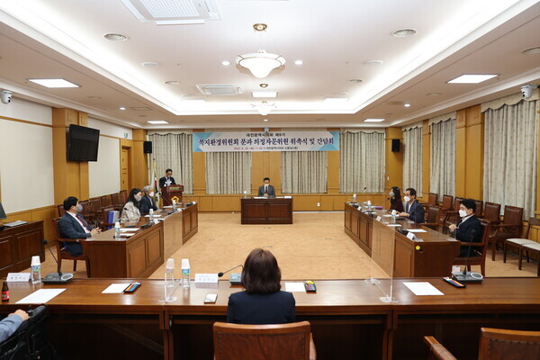 대전시의회 복지환경위원회는 30일 오전 11시 의회 소통실(3층)에서 제267회 제1차 정례회를 앞두고 복지환경위원회 분과 의정자문위원 간담회를 개최했다. / 대전시의회 제공