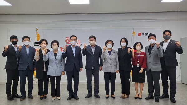 국민의힘 대전시당은 31일 시당 3층 강당에서 이은권 위원장을 비롯하여 박희조 동구청장·당 소속 동구의원들이 참석한 가운데 동구 구정 현안간담회를 진행했다. / 국민의힘 대전시당 제공