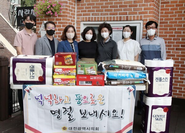 김민숙(더불어민주당, 비례) 대전시의원은 1일 추석을 맞아 서구 정림동에 위치한 정신재활시설 사랑채를 방문했다. / 대전시의회 제공