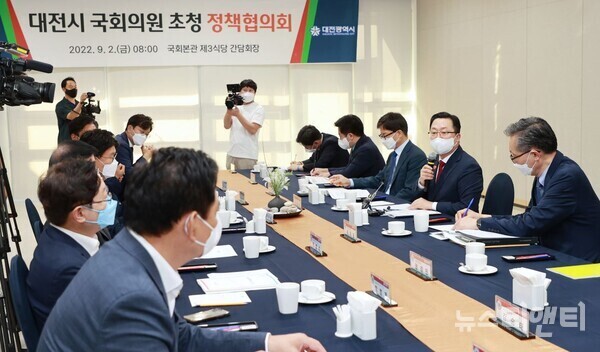 2일 국회에서 열린 '대전시 국회의원 초청 정책협의회'에서 이장우 대전시장이 발언하는 모습 / 대전시 제공