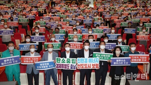 김태흠 충남도지사는 2일 보령시 문예회관에서 시민과의 대화를 진행했다. / 충남도 제공