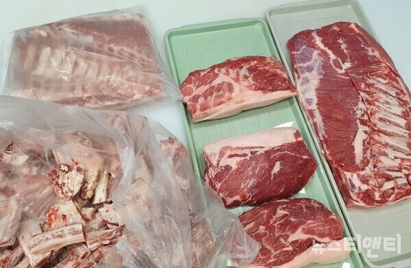 대전시 특별사법경찰은 축산물 판매업체 등을 대상으로 축산물의 불법 유통·판매 행위에 대한 기획수사를 벌여 축산물 위생관리법 및 식품 등의 표시·광고에 관한 법률 위반업체 4곳을 적발했다고 7일 밝혔다.(사진=무표시 축산물 / 대전시 제공)