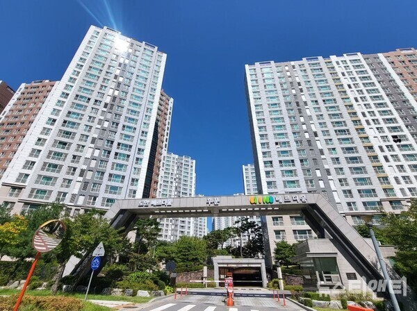 대전시는 2022년 공동주택 모범관리단지로 서구 도안베르디움아파트와 유성구 도안2블럭베르디움아파트를 최종 선정했다고 13일 밝혔다. 사진은 서구 도안베르디움아파트. / 대전시 제공