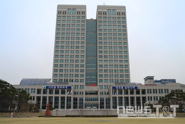 대전시가 지난 2년간 코로나19로 잠정 중지했던 휴일 과적단속을 오는 17일부터 재개한다.