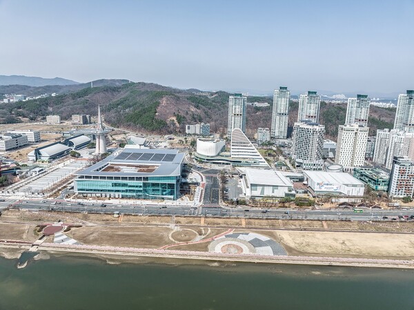 대전관광공사는 '2026 국제선형가속기콘퍼런스(LINAC)' 대전 유치에 성공했다. (대전컨벤션센터 제1전시장&제2전시장 전경) / 대전관광공사 제공 