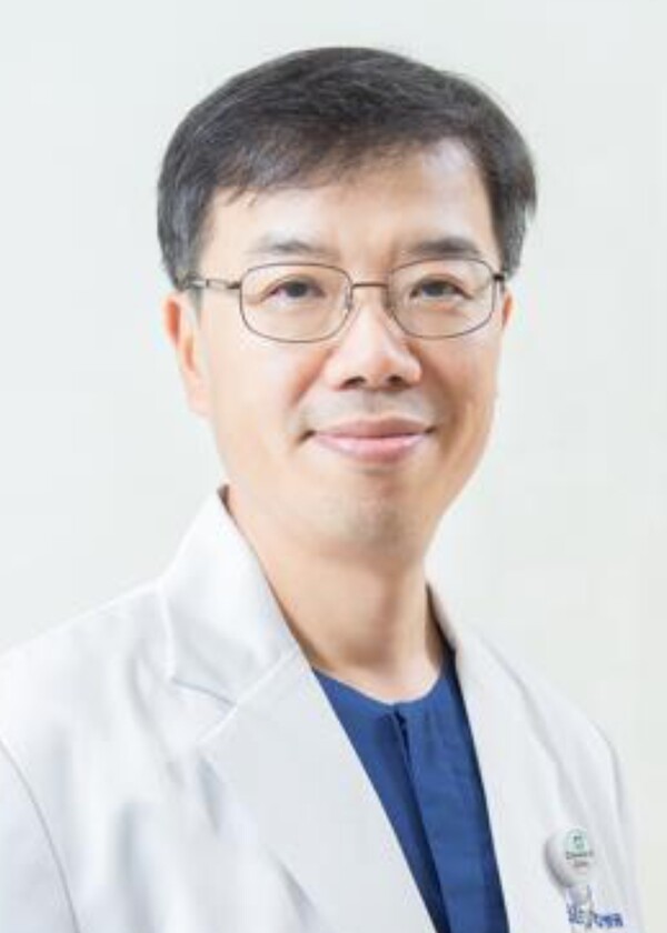 충남대학교병원 장기이식센터 홍보대사를 맡고 있는, 신경외과 김선환 교수(사진)가 14일 보건복지부 국립장기조직혈액관리원이 주관하는 ‘제5회 생명나눔주간 기념 유공자 포상’에서 보건복지부장관상을 받았다.