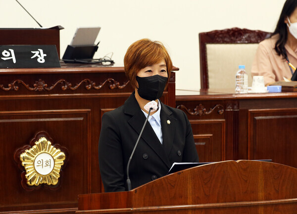 유성구의회 더불어민주당 김미희 의원이 14일 제258회 임시회 제1차 본회의에서 '디지털성범죄 근절을 위한 지원체계 구축의 필요성'에 대해 5분 발언을 진행하고 있다. / 유성구의회 제공