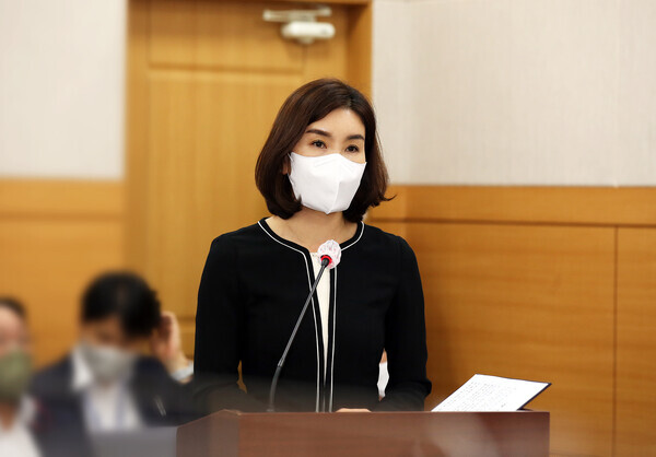 유성구의회 인미동 부의장이 자신이 대표 발의한 '대전광역시 유성구 정책연구용역 관리 조례안'에 대해 설명하고 있다. / 유성구의회 제공