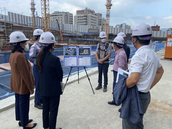 대전 중구의회 사회도시위원회는 16일 목동 34-11번지 일원 목동4구역 재개발사업현장을 방문하여 시공사 및 관계 공무원으로부터 추진 현황을 보고받았다. . 대전 중구의회 제공
