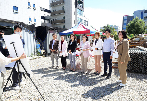 유성구의회 행정자치위원회 제258회 정례회 기간 중 관내 주요사업현장을 방문해 현장중심의 의정활동을 펼쳤다. / 유성구의회 제공