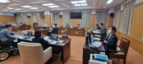 대전시의회 복지환경위원회는 16일과 19일 위원회 소관 2021회계연도 대전광역시 결산 승인 건과 2022년도 제2회 추가경정예산 등을 심사 및 의결했다. / 대전시의회 제공