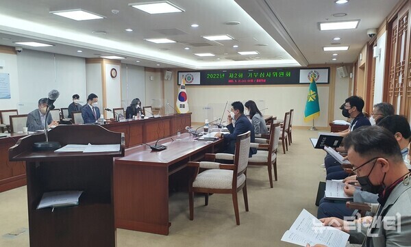 대전시는 21일 2022도 제2회 기부심사위원회를 열어 대전시 3개 부서와 (재)대전인재육성장학재단 등에 기탁된 10건의 기부금품에 대한 심의를 마쳤다.