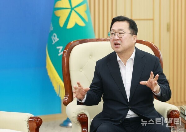 공무국외출장으로 이스탄불에 체류중인 이장우 대전시장은 현대아울렛 화재 상황을 보고 받고“모든 인력과 장비를 동원해 화재를 진압하고,특히 인명피해가 발생하지 않도록 인명구조에 최선을 다하라”고 지시했다. (사진=이장우 대전시장)