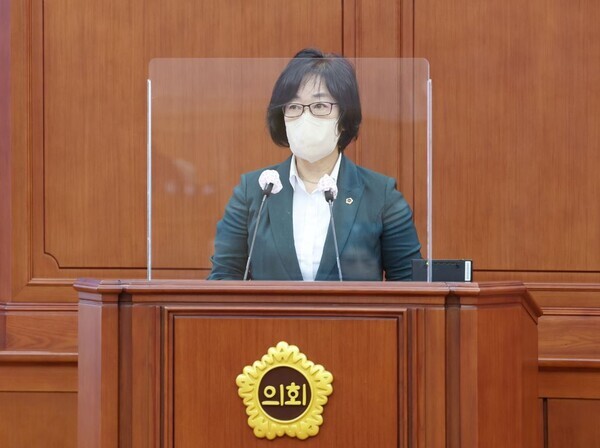 대전시의회 박주화 교육위원장(국민의힘, 중구1)이 27일 유아교육비 지원 조례 부결에 대한 입장을 밝혔다. 사진은 박주화 교육위원장 / 대전시의회 제공