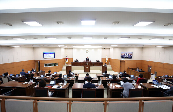 유성구의회는 30일 제258회 정례회 제2차 본회의를 개최하고, 지난 14일부터 17일간 이어진 이번 회기 일정을 모두 마무리했다. / 유성구의회 제공
