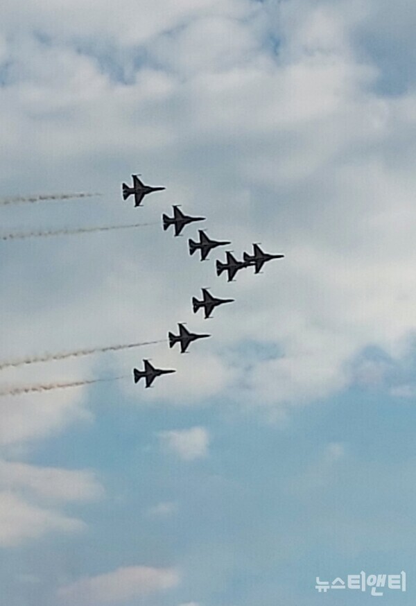 2022 계룡세계군문화엑스포 블랙이글스의 비행시범 / 뉴스티앤티