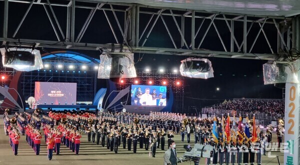 2022 계룡세계군문화엑스포 개막식이 7일 오후 6시 계룡대 활주로에서 개최된 가운데, 장준규 공동조직위원장이 개막선언을 하고 있다. / 뉴스티앤티
