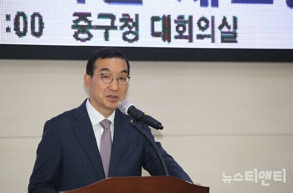 김광신 대전 중구청장이  19일 구청 대회의실에서 취임 100일 기자간담회를 하고 있다. / 뉴스티앤티