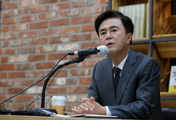 김태흠 충남지사가 19일 도청 브리핑룸에서 기자간담회를 개최하고, 지난 18일 윤 대통령과 1시간 20분 정도 진행된 독대 내용을 설명하고 있다. / 김태흠 지사 페이스북