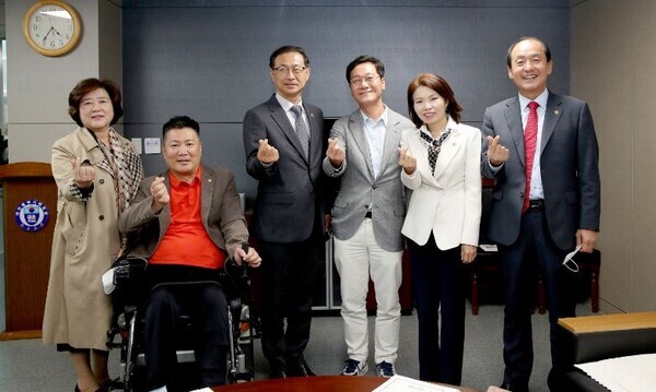 대전시의회 복지환경위원회는 지난 21일 대전시체육회를 방문해 시설 및 운영사항을 점검하고 애로사항 등을 청취했다고 밝혔다. / 대전시의회 제공