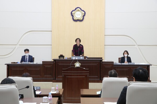 대전 동구의회는 10월 27일 제267회 임시회 제2차 본회의를 개회하고 민선 8기 집행부를 대상으로 첫 번째 구정질문을 진행했다. / 대전 동구의회 제공