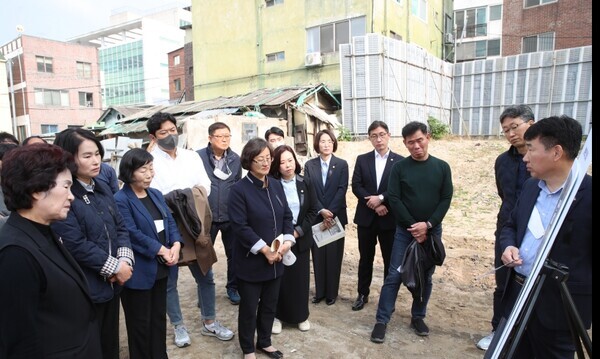 대전 동구의회는 1일 제267회 임시회 기간 중 동구 주요 현안 사업 현장을 방문해 진행현황을 점검하고, 향후 추진계획에 대하여 논의하는 시간을 가졌다. / 대전 동구의회 제공