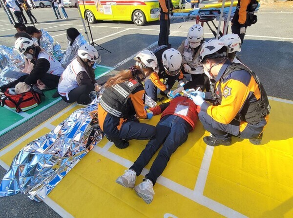 대전소방본부는 4일 배제대학교 스마트배재관에서 다수사상자 사고 대비 구급대응 훈련을 실시했다고 밝혔다. / 대전시 제공