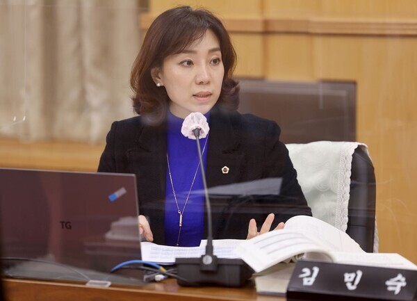 김민숙(더불어민주당, 비례) 대전시의원이 9일 열린 대전시교육청 행정사무감사에서 공립유치원 학부모들에게도 유아교육비를 지원할 것을 주장하고 있다. / 김민숙 의원 제공