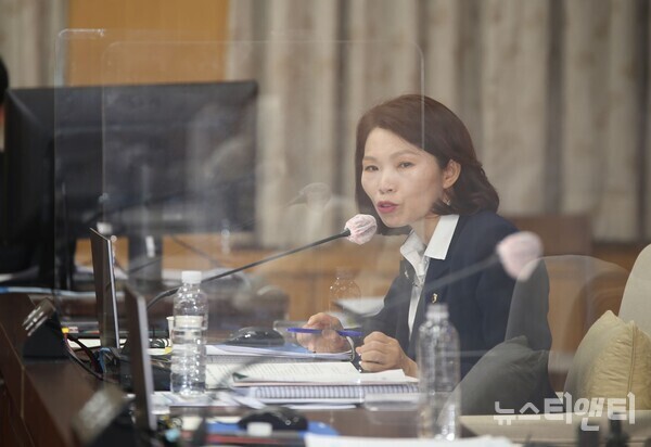 이금선(더불어민주당, 유성구4) 대전시의원은 10일 복지환경위원회의 대전시 복지국 행정사무감사에서  보육계획 없는 대전시의 탁상행정을 질타했다.