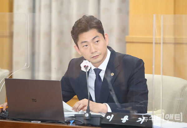 홀덤펍을 가장한 불법도박 행위가 대전 곳곳에서 벌어지고 있어, 이를 근절할 수 있는 대응책이 필요하다는 주장이 나왔다. 사진은 이용기 대전시의원 / 뉴스티앤티
