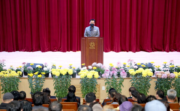 태안군은 지난 10일 태안문화원 2층 아트홀에서 '2022년 제5회 주민자치 한마당'을 개최한 가운데, 가세로 태안군수가 축사를 하고 있다. / 태안군청 제공