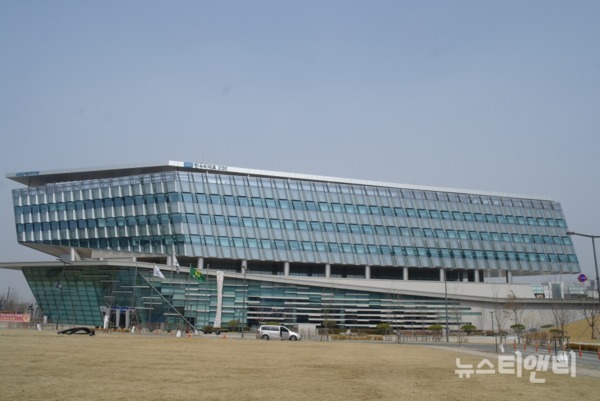 세종시는 오는 14일 시청 여민실에서 '공동주택 입주자대표회의 법정교육'을 개최한다. / ⓒ 뉴스티앤티