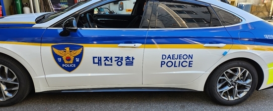 대전자치경찰위원회와 대전경찰청은 14일 교통 순찰차 20여 대의 표기명을 ‘경찰(POLICE)’에서 ‘대전경찰(DAEJEON POLICE)’로 변경했다고 밝혔다. / 대전시 제공