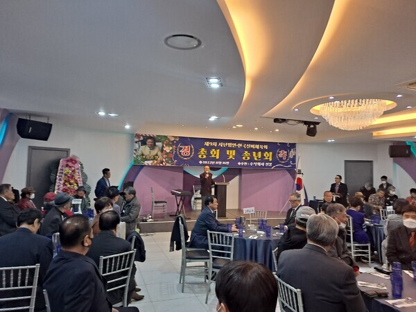 이진삼 충청향우회중앙회 총재(전 육군참모총장, 전 체육청소년부장관, 전 국회의원)가 16일 오후 6시 열린 제9차 사단법인 한국실버체육회 총회 및 송년회에 참석하여 축사를 하고 있다. / 뉴스티앤티