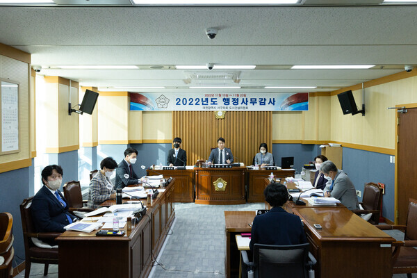 대전 서구의회 도시건설위원회는 지난 15일 오전 10시부터 2022년도 1일차 행정사무감사를 실시했다. / 대전 서구의회 제공