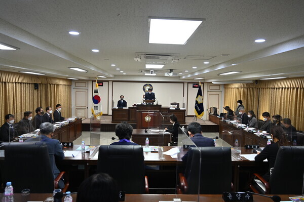 대전 중구의회는 21일 제247회 제2차 정례회 제1차 본회의를 개회하고, 오는 12월 16일까지 26일간 회기일정에 돌입했다. / 대전 중구의회 제공