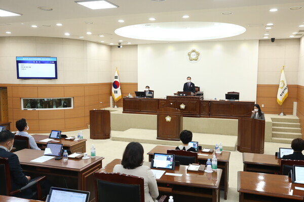 유성구의회는 21일 제260회 정례회를 개회하고, 오는 12월 22일까지 32일간의 의사일정에 돌입했다. / 유성구의회 제공