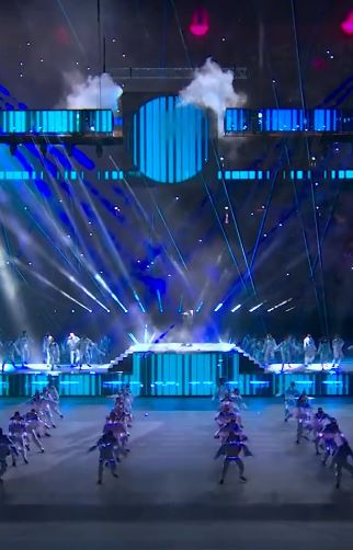 카타르 월드컵 개막식 무대에서 ‘드리머스’를 열창하는 BTS 정국 / FIFA 홈페이지 갈무리