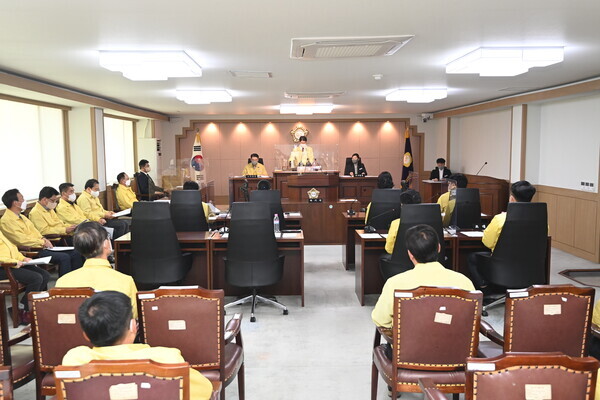 대덕구의회가 경비원 인권 증진 향상을 요구하는 주민의 목소리에 화답하고 있다. / 대덕구의회 제공