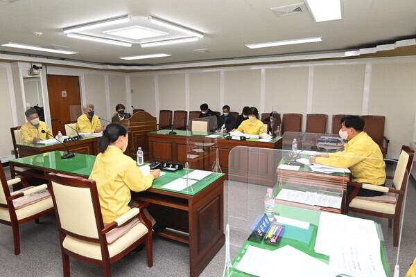 대덕구의회 경제도시위원회는 지난 25일 일자리경제과·기후환경과·에너지과학과를 대상으로 1일차 행정사무감사를 진행했다. / 대덕구의회 제공