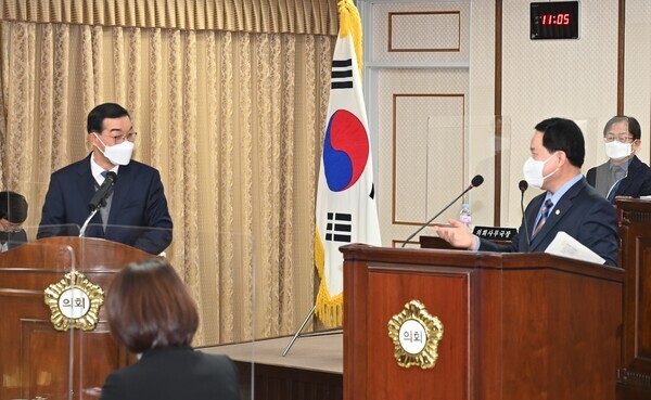 대전 중구의회는 1일 제247회 제2차 정례회 제2차 본회의를 개최하고, 구정 현안에 대한 심도 있는 구정질문을 실시했다. / 대전 중구의회 제공