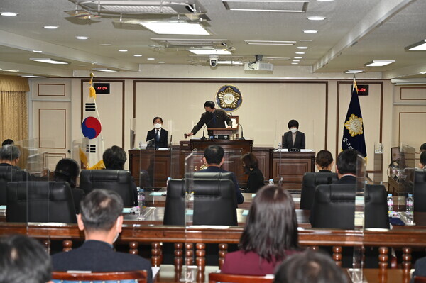 대전 중구의회는 5일 제247회 제2차 정례회 제3차 본회의를 개최하고, 제2차 추가경정예산안과 '대전광역시 중구 데이터기반행정 및 공공데이터 이용활성화에 관한 조례안' 등 22건의 안건을 처리했다. / 대전 중구의회 제공