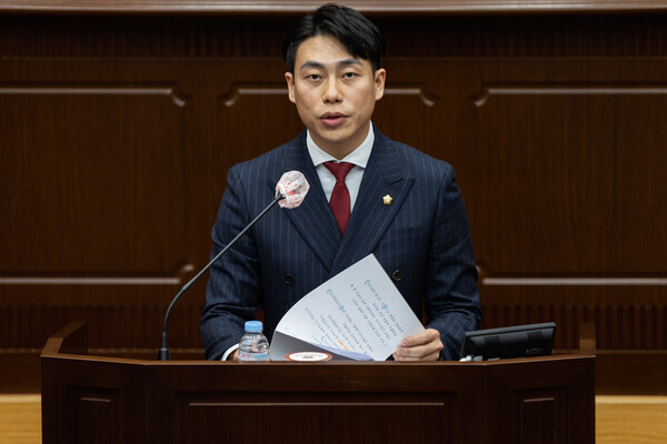 대전 서구의회는 5일 국민의힘 설재영 의원은 제273회 제2차 정례회 제2차 본회의를 통해 교차로 우회전 차량 일시 정지 의무화에 따른 교통사고 예방대책을 촉구했다고 밝혔다. / 대전 서구의회 제공