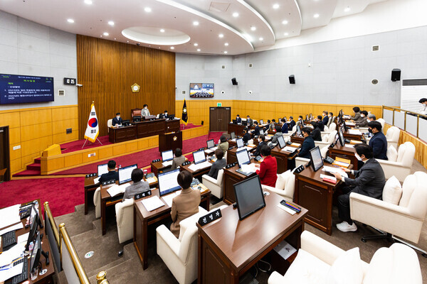 대전 서구의회는 지난 5일 오전 10시 제273회 제2차 정례회 2차 본회의를 개의하여 '대전광역시 서구의회 기본 조례 일부개정 조례안' 등 총 42건의 안건을 처리했다. / 대전 서구의회 제공