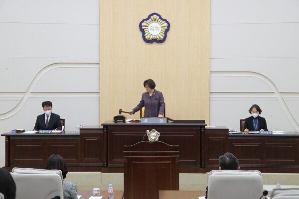 대전 동구의회는 8일 제268회 제2차 정례회 제2차 본회의를 개의하고, 2022년도 제3회 추가경정예산안과 조례안·동의안 등 총 14건의 안건을 의결했다. / 대전 동구의회 제공