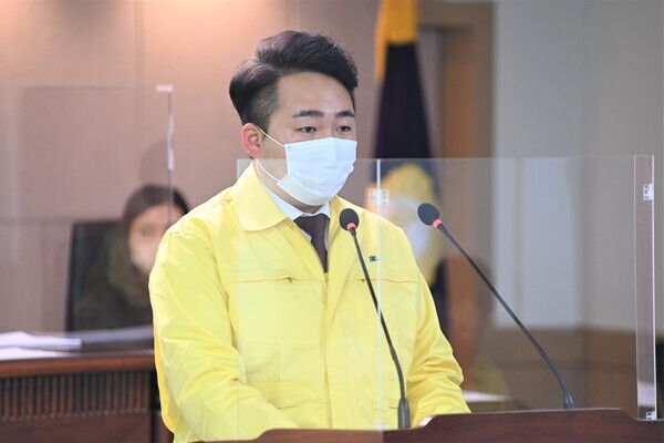 대덕구의회 국민의힘 조대웅 의원이 어린이드림카드 지원사업은 선심성 정책이라고 비판하며 재검토 필요성을 제기하고 나섰다. / 대덕구의회 제공